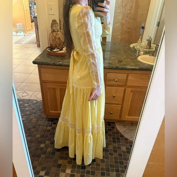 Vintage Yellow Gown Lace Detailing Sz S - Picture 2 of 3